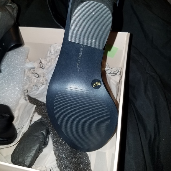 Sandals - Picture 2 of 4